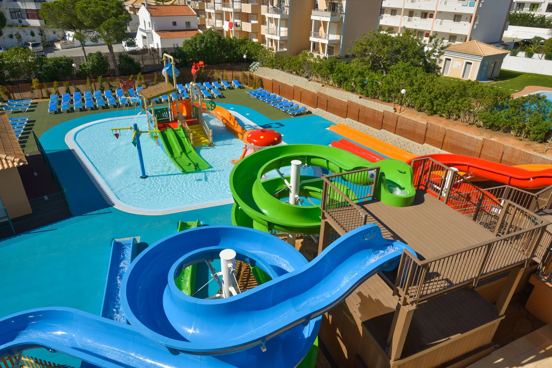 3HB Clube Humbria water slides