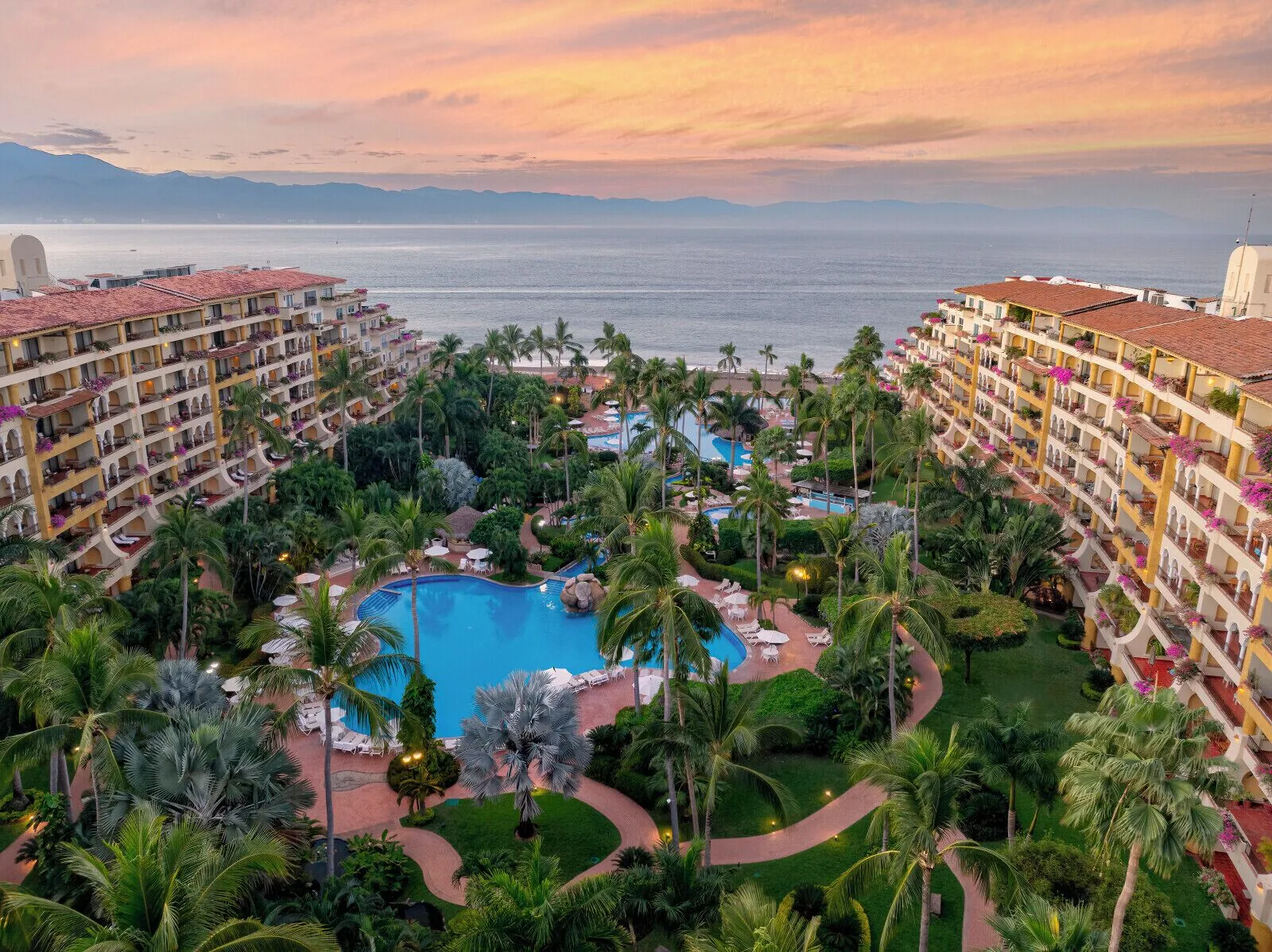Velas Vallarta Suites Resort - beach from resort